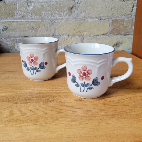 Cumberland Brambleberry Stoneware Other - Cumberland Brambleberry Stoneware Tea Cups Made in Japan Beige Blue Set of 2